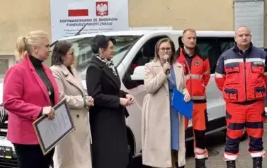 Otwarcie nowoczesnej Pracowni Endoskopii oraz przekazanie 9-osobowego busa do transportu pacjent&oacute;w dializowanych. 5
